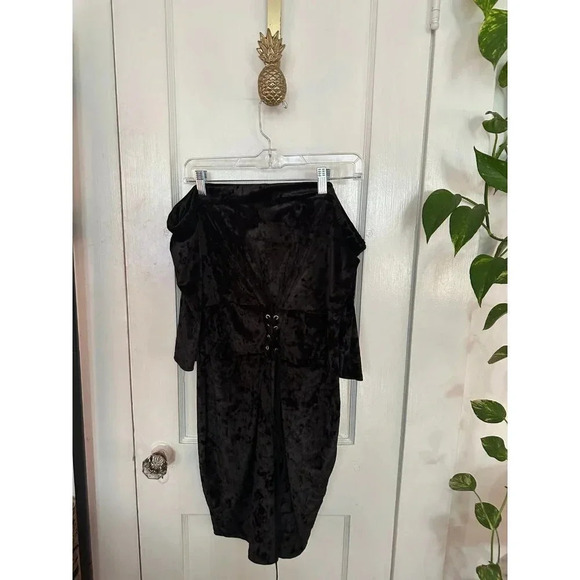 Boohoo Women’s size 16 Black off shoulder dress - Picture 1 of 7